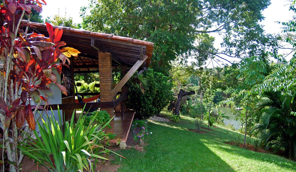 casa-com-grande-terreno-a-venda-em-lauro-de-freitas-7