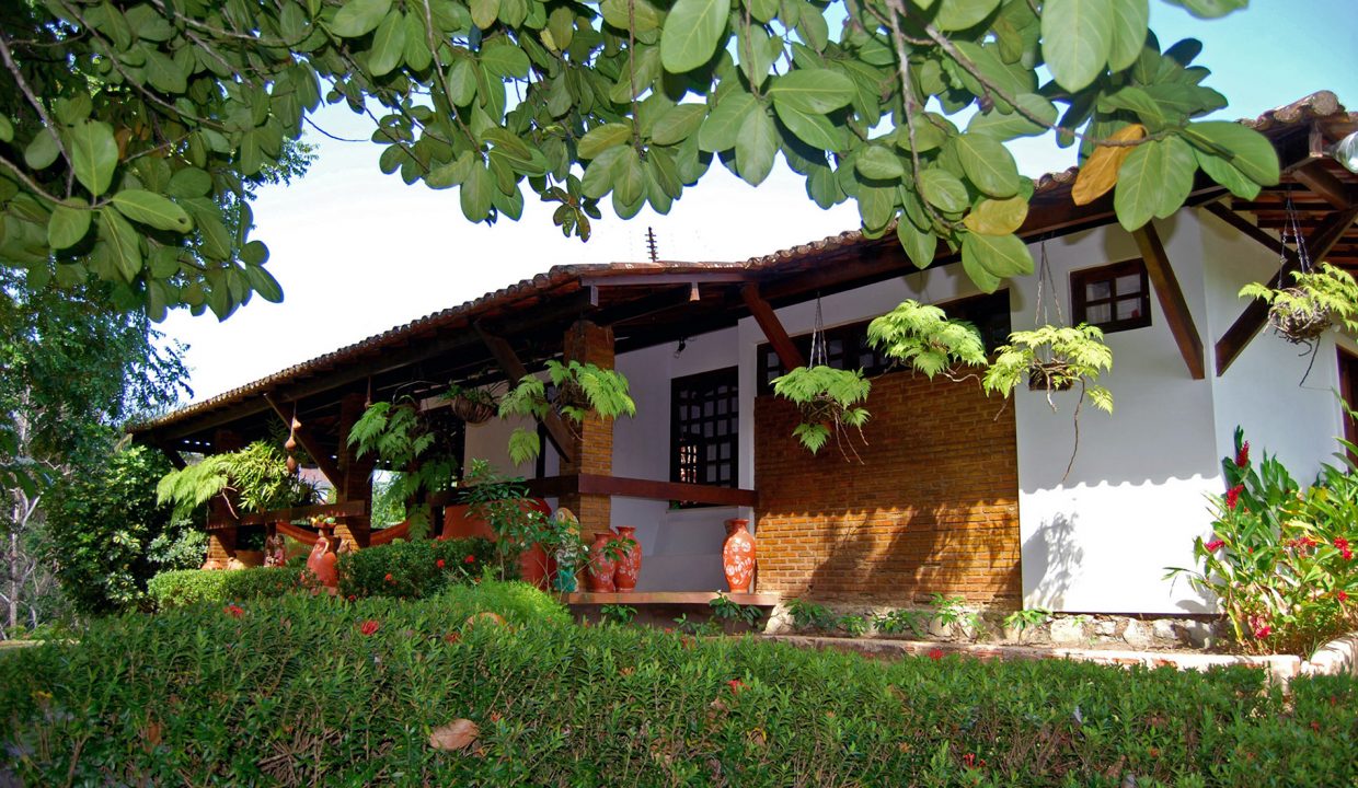 casa-com-grande-terreno-a-venda-em-lauro-de-freitas-8