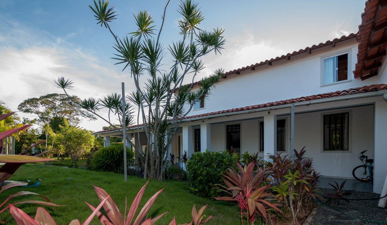 Confortável casa com píscina a venda no Encontro das Águas