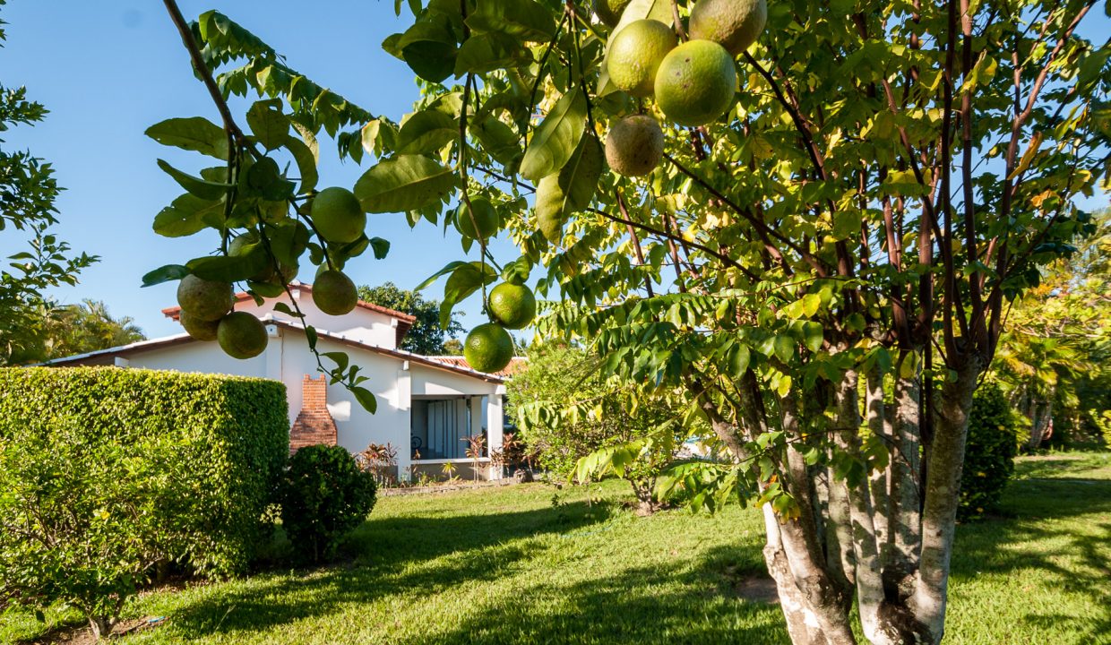 Confortável casa com píscina a venda no Encontro das Águas