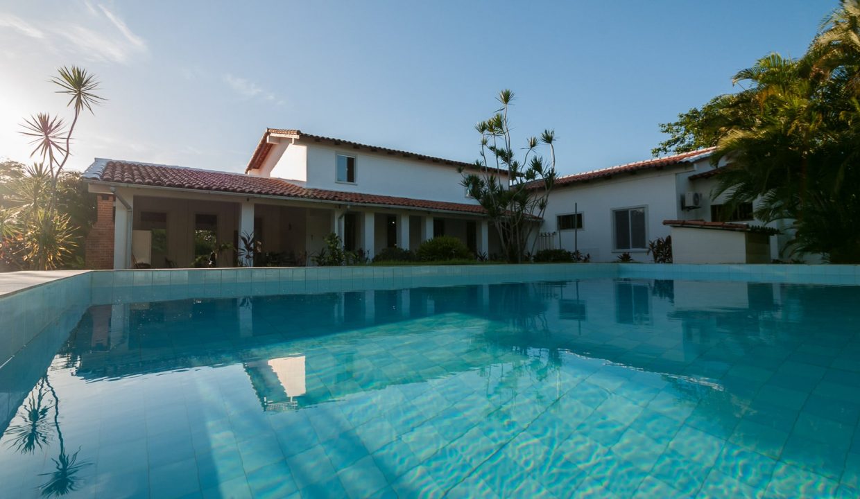 Confortável casa com píscina a venda no Encontro das Águas (8)