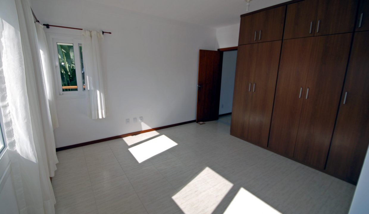 Moderna-e-confortavel-casa-a-venda-em-busca-vida-6