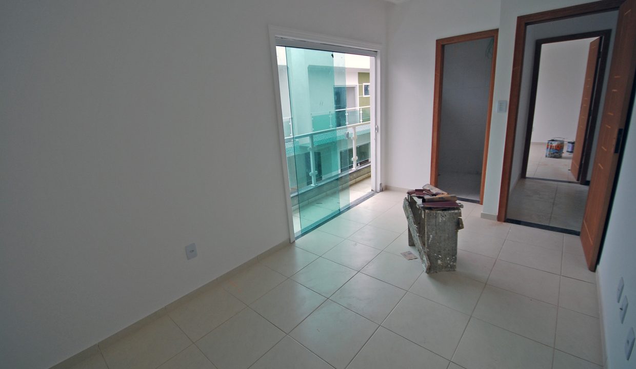 bela-casa-duplex-a-venda-em-pitangueiras-9