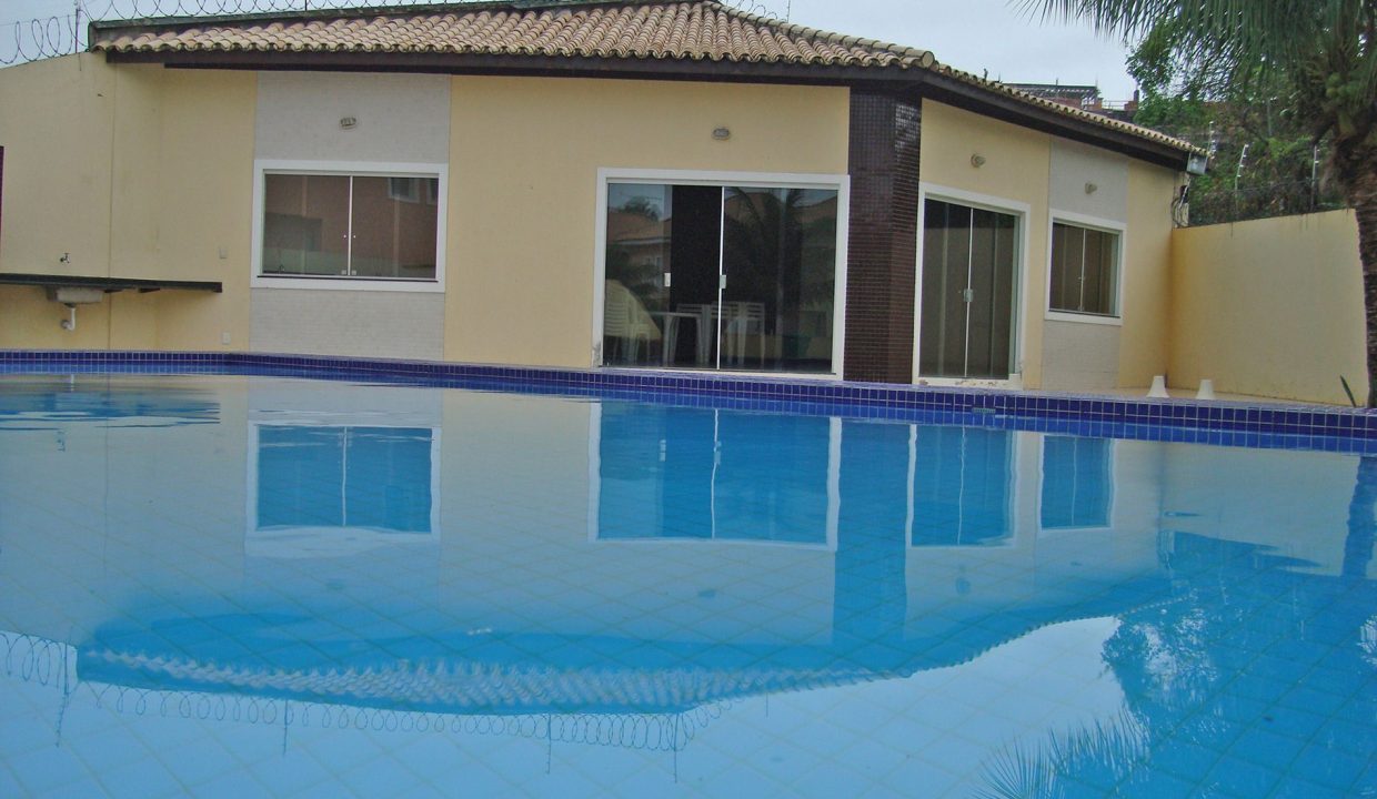 casa-a-500-m-da-praia-de-buraquinho-a-venda-12