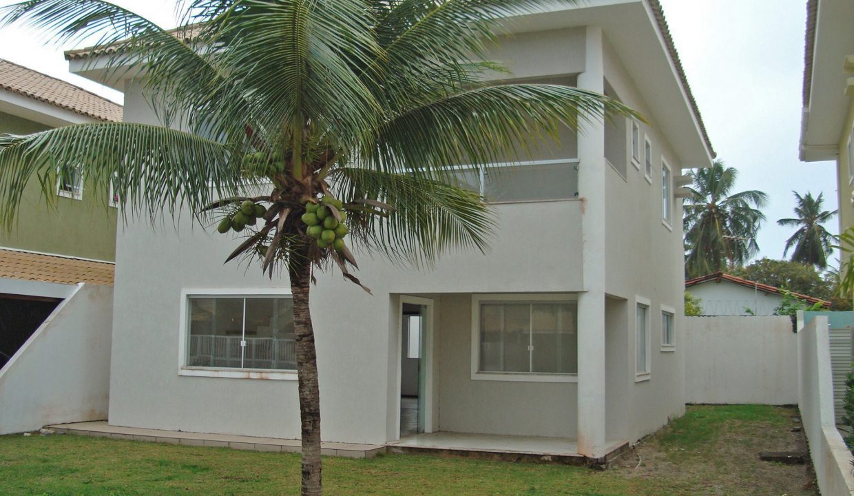 casa-a-500-m-da-praia-de-buraquinho-a-venda-2