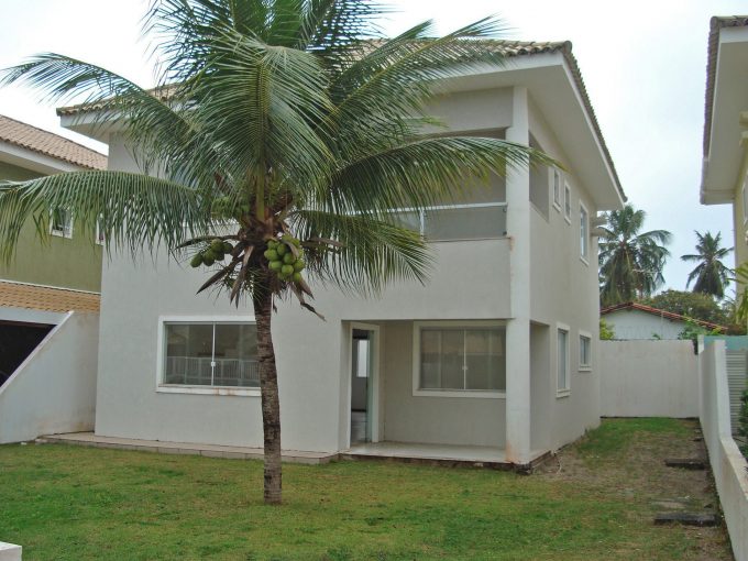 Casa a 500 metros da praia de Buraquinho a venda