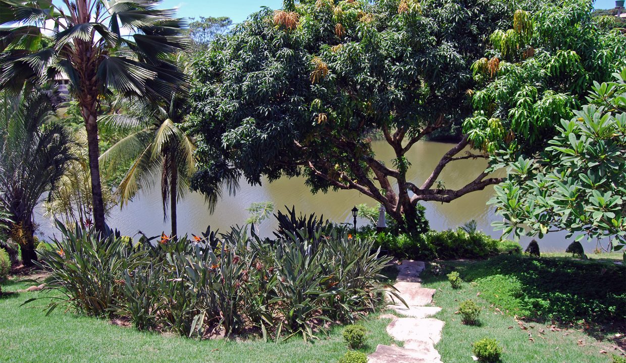 casa-a-venda-com-vista-para-a-bela-lagoa-em-encotro-das-aguas-2