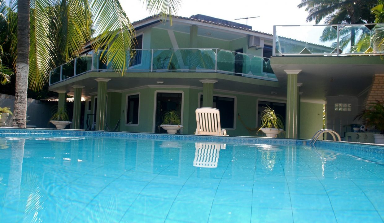 Casa a venda no condominio em Vilas do Atlântico