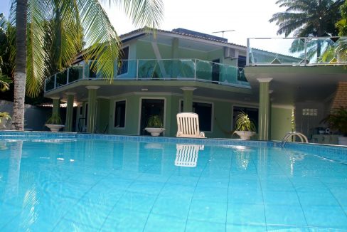 Casa a venda no condominio em Vilas do Atlântico