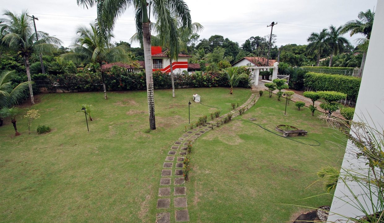 Casa em terreno plano a venda no Encontro da Águas