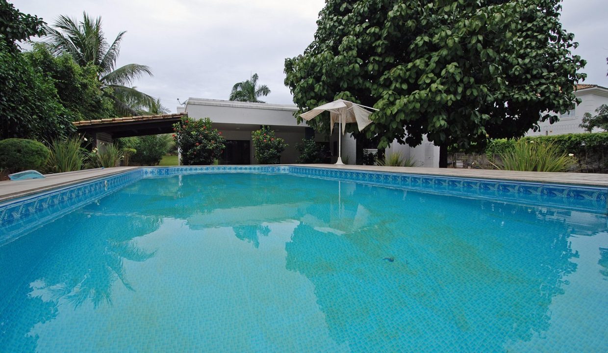 Casa em terreno plano a venda no Encontro da Águas