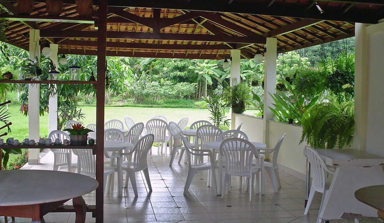 Charmosa casa a venda no Encontro das Águas