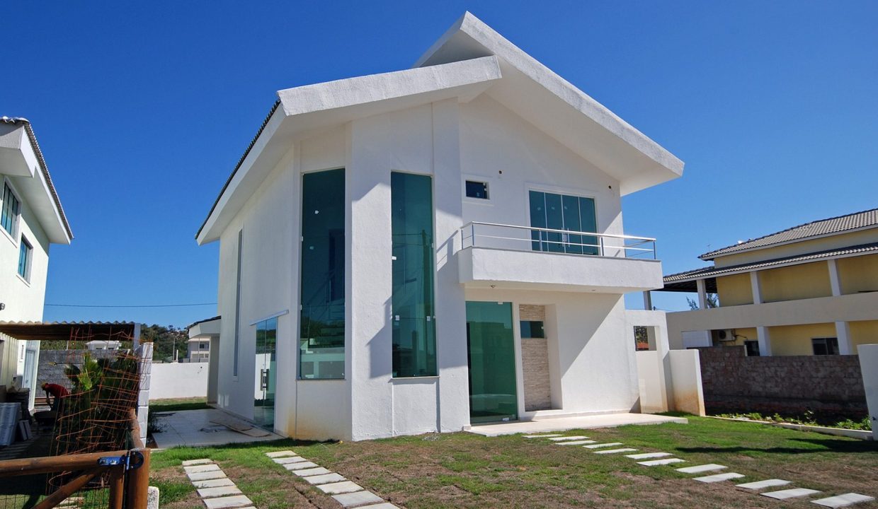 Espaçosa casa a venda em Jauá