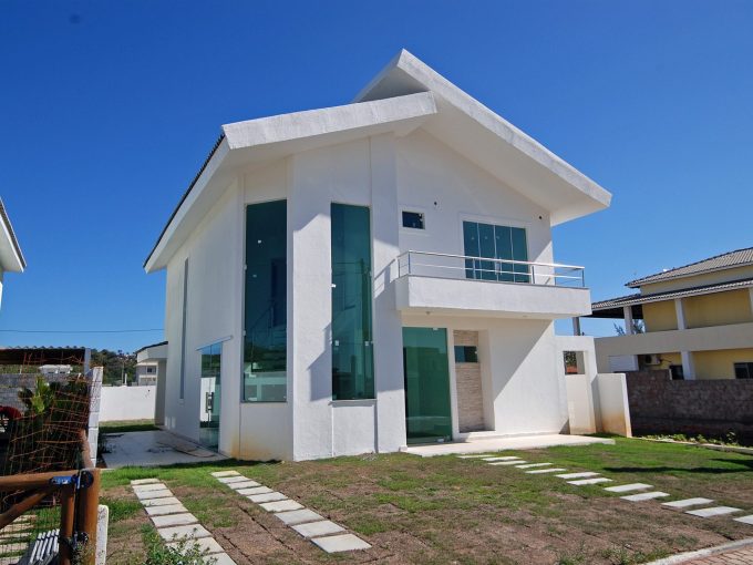 Espaçosa casa a venda em Jauá