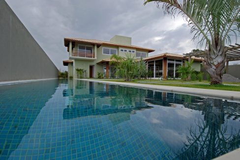 Casa com piscina a venda em Busca Vida