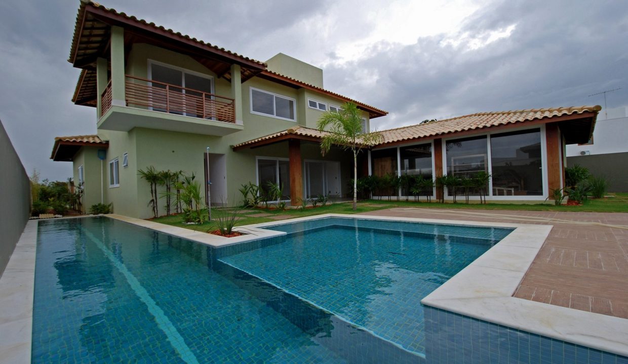 Casa com piscina a venda em Busca Vida