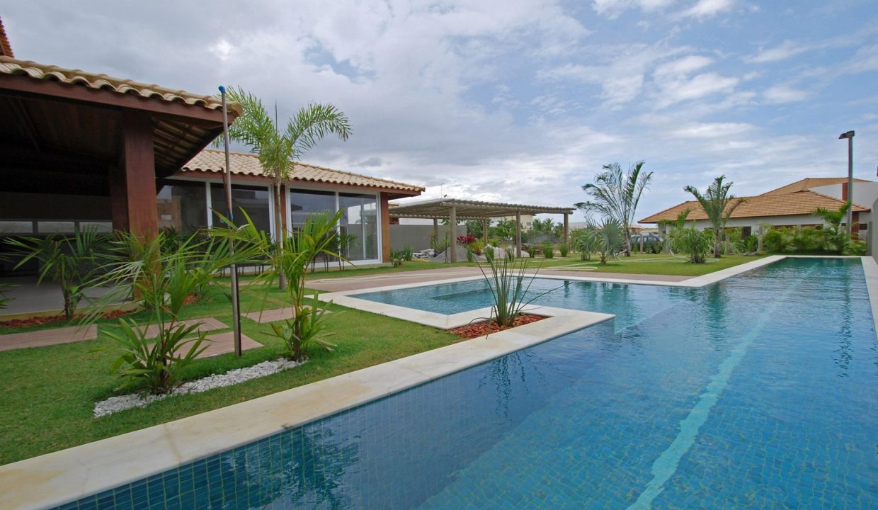 Casa com piscina a venda em Busca Vida