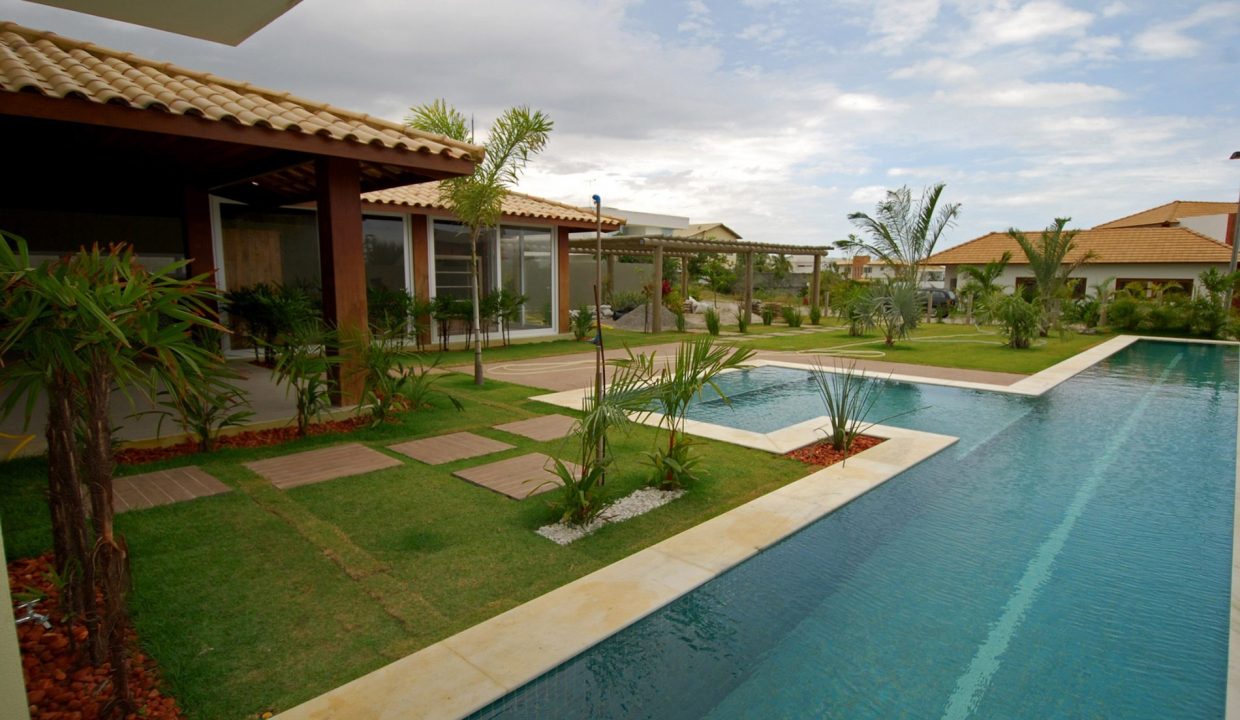 Casa com piscina a venda em Busca Vida