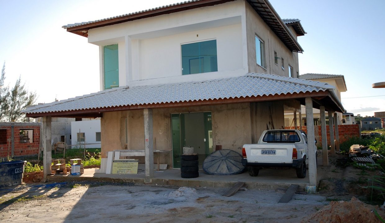 Ótima casa com piscina a venda em Jauá