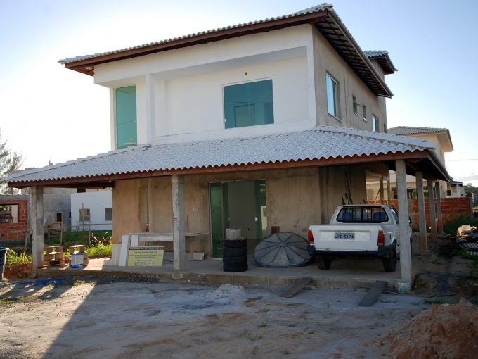 Ótima casa com piscina a venda em Jauá