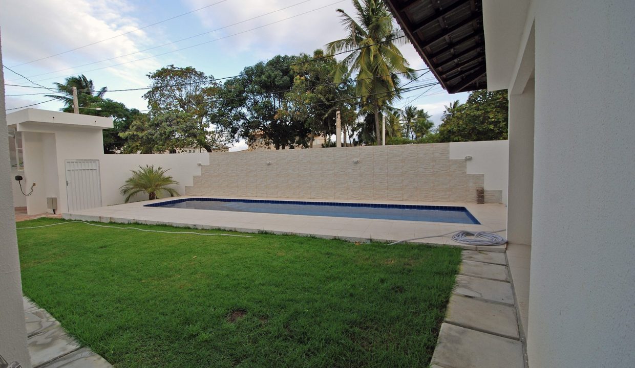 Casa à venda em Buraquinho à 600 mt da praia