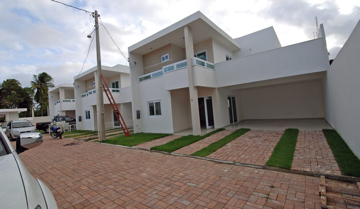 Casa à venda em Buraquinho à 600 mt da praia