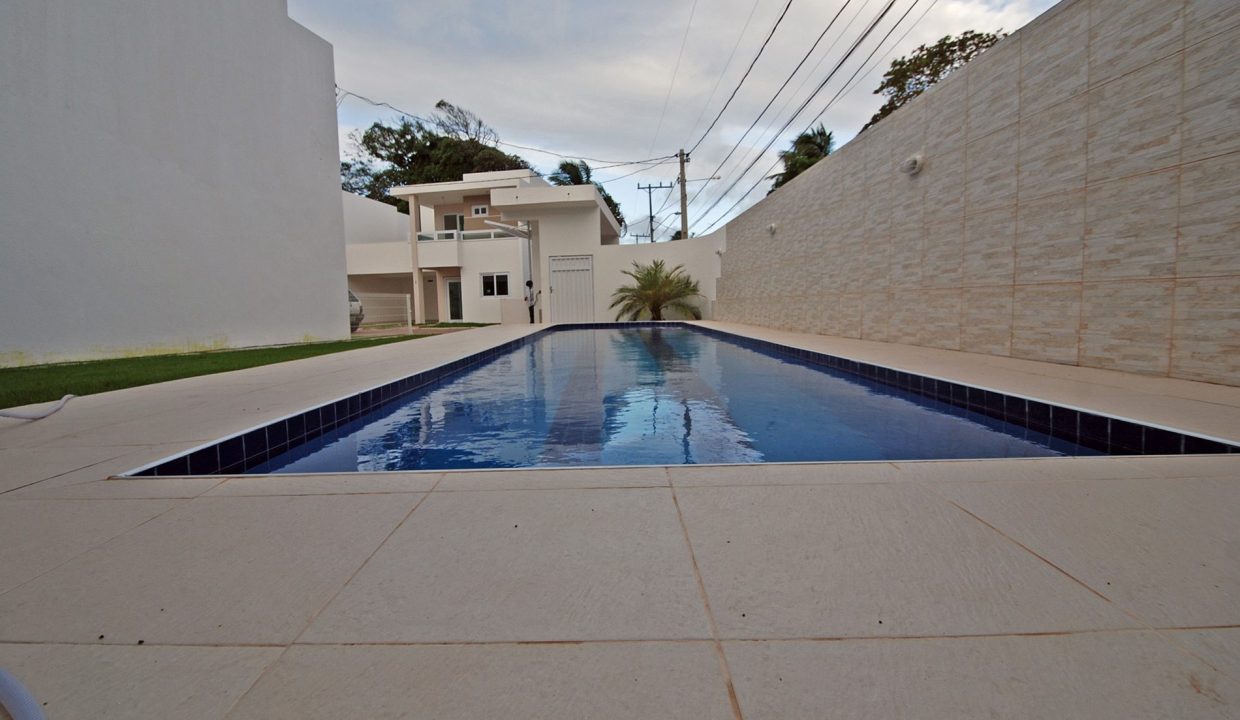 Casa à venda em Buraquinho à 600 mt da praia