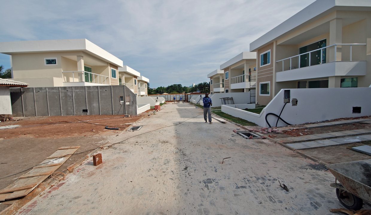 Casas de 4 suites à venda em Buraquinho-1