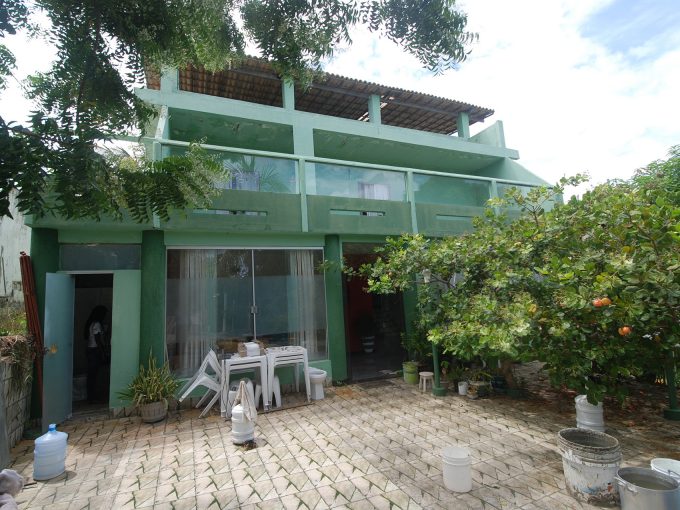 Casa espaçosa à venda em Jauá - Camaçari