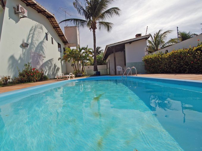 Perto da praia Ipitanga casa a venda