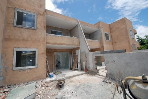 Casa solta a venda perto da praia Ipitanga