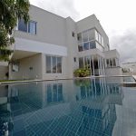 Casa luxuosa a venda Alphaville Litoral Norte 1