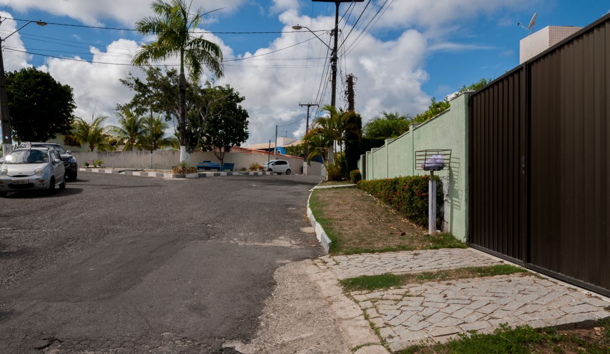 Casa térrea com piscina a venda em Lauro de Freitas (25)