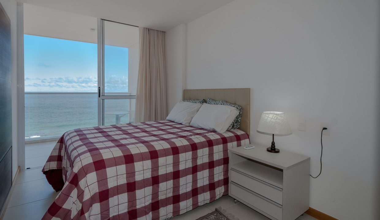 Apartamento de frente para o mar na melhor localização na Barra-2