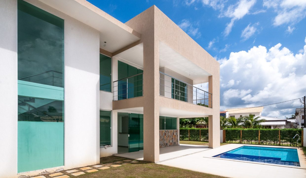 Casa de luxo a 150 m da praia a venda em Guarajuba