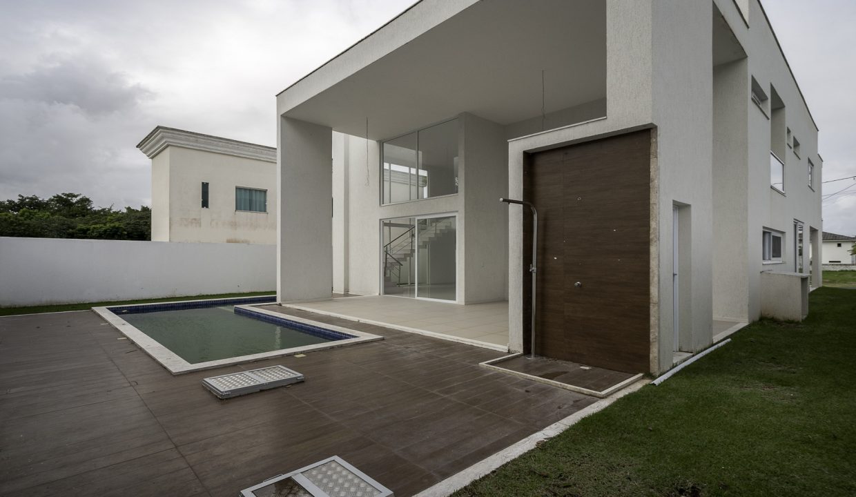 Nova casa com piscina a venda Alphaville Litoral Norte (21)