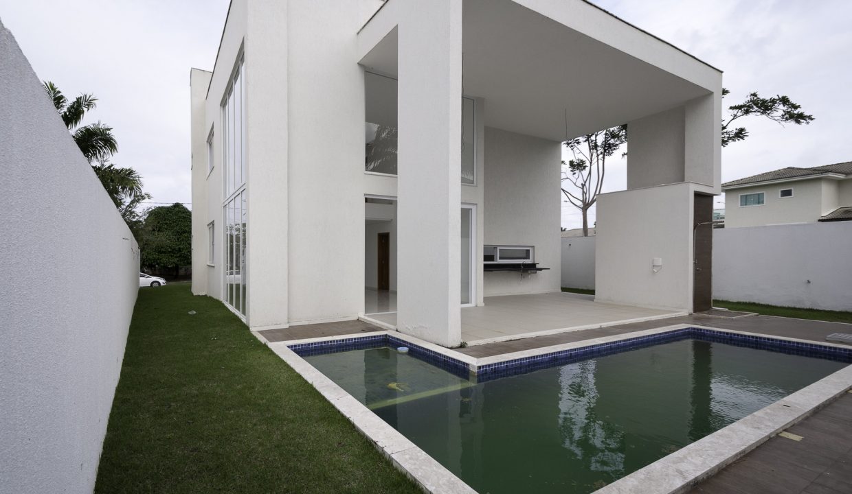 Nova casa com piscina a venda Alphaville Litoral Norte (22)