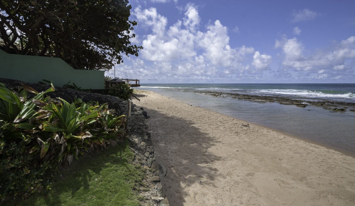 Casa em frente a praia a venda no condomínio Interlagos