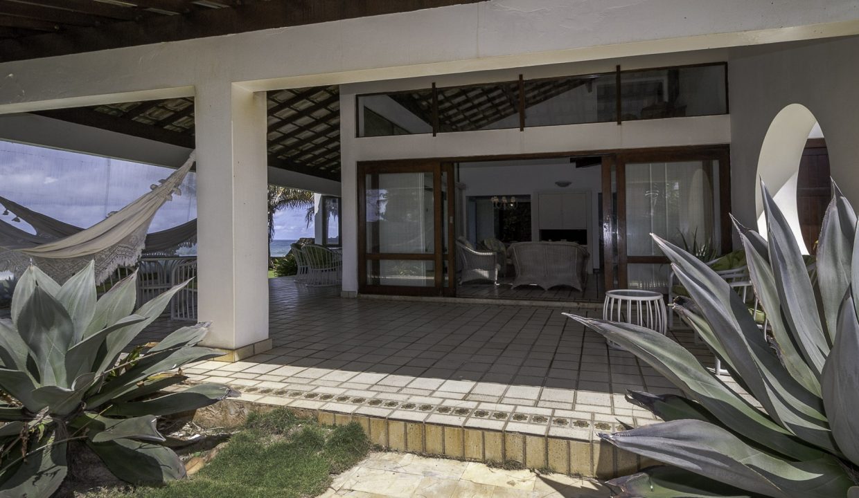 Casa em frente a praia a venda no condomínio Interlagos