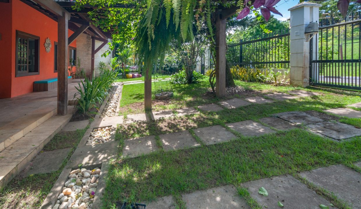 Casa espaçosa a venda Encontro das Águas (2)