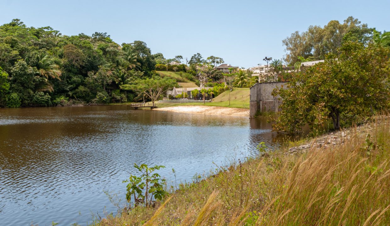 Terreno com vista para lagoa a venda no condomínio Encontro das Águas (2)