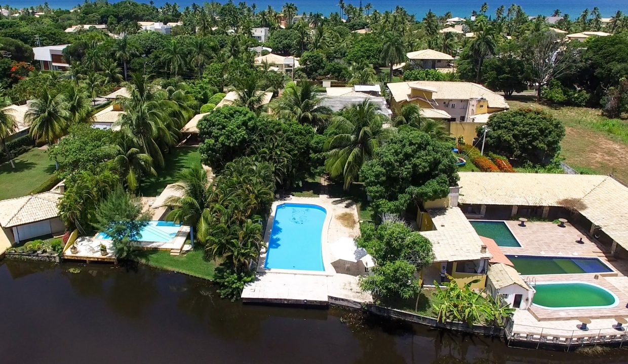 Casa a venda no condomínio de luxo Interlagos Bahia