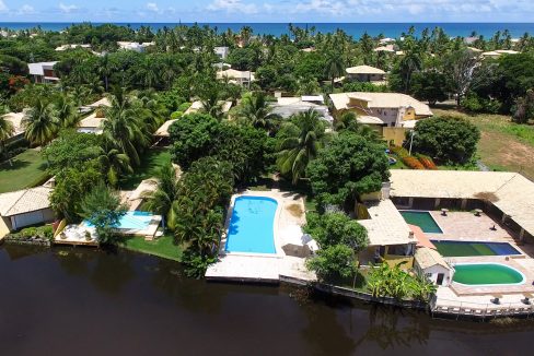 Casa a venda no condomínio de luxo Interlagos Bahia