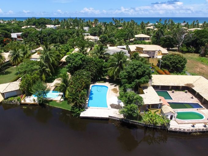 Casa a venda no condomínio de luxo Interlagos Bahia