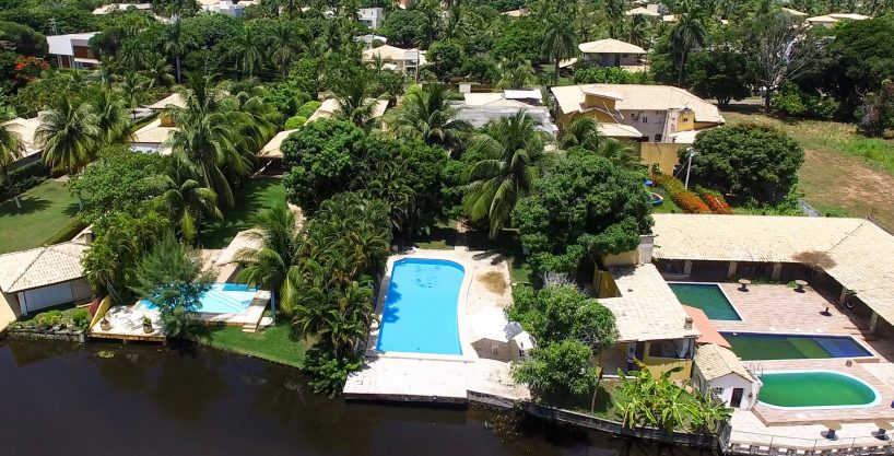 Casa a venda no condomínio de luxo Interlagos Bahia