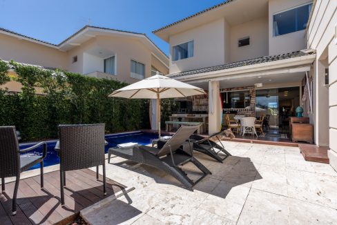 Casa de luxo com piscina a venda em Vilas do Atlântico (9)