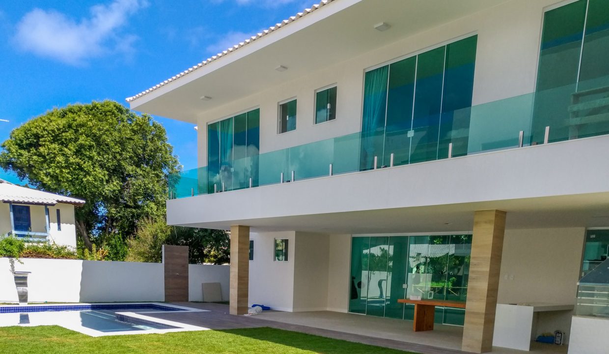 Casa localizada à 80 m da praia a venda em Guarajuba-2