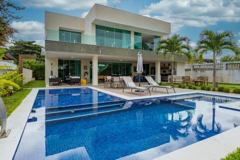 Casa moderna a venda perto da praia em Guarajuba