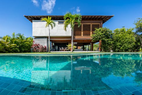 Casa de luxo para aluguel à 100 m da praia na Praia do Forte