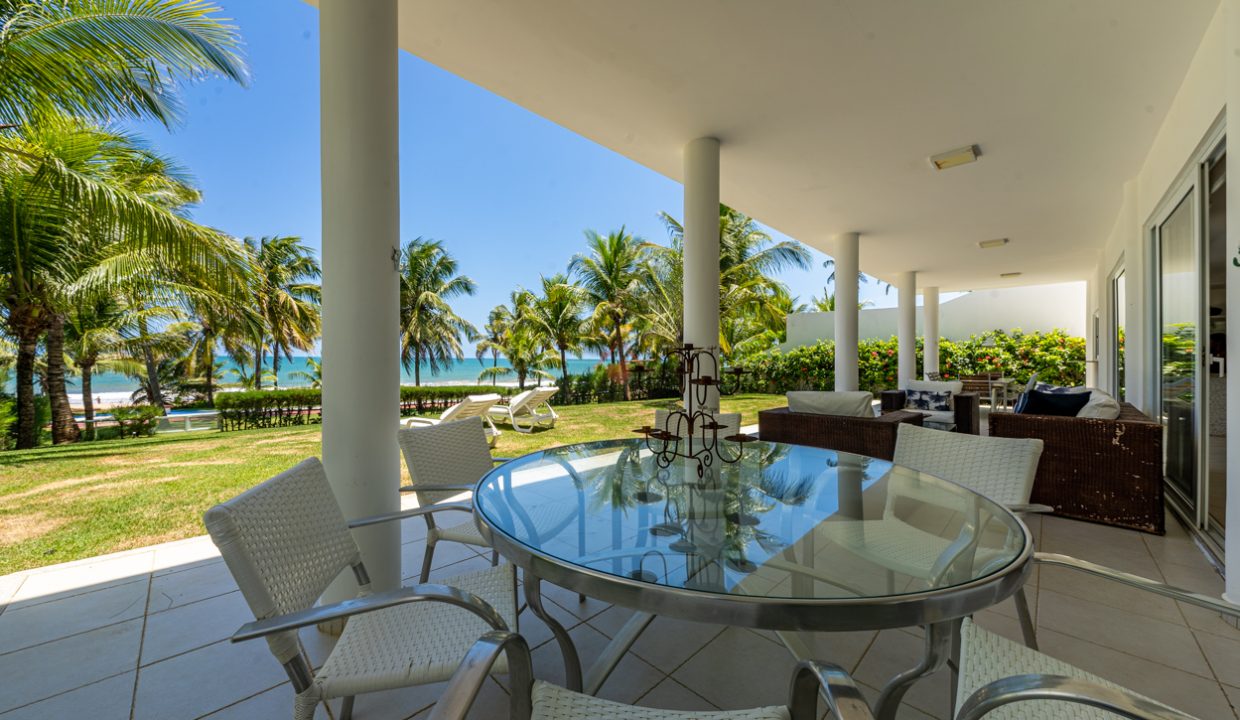 Casa elegante e moderna pé na areia em Guarajuba (3)